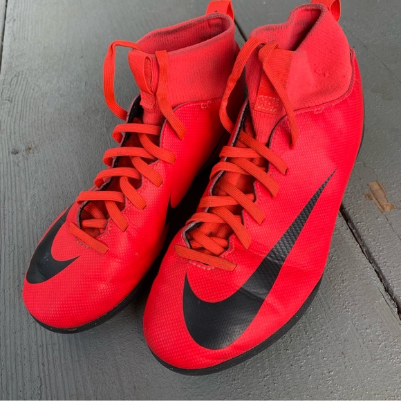 Nike indoor soccer cleats - Picture 2 of 9